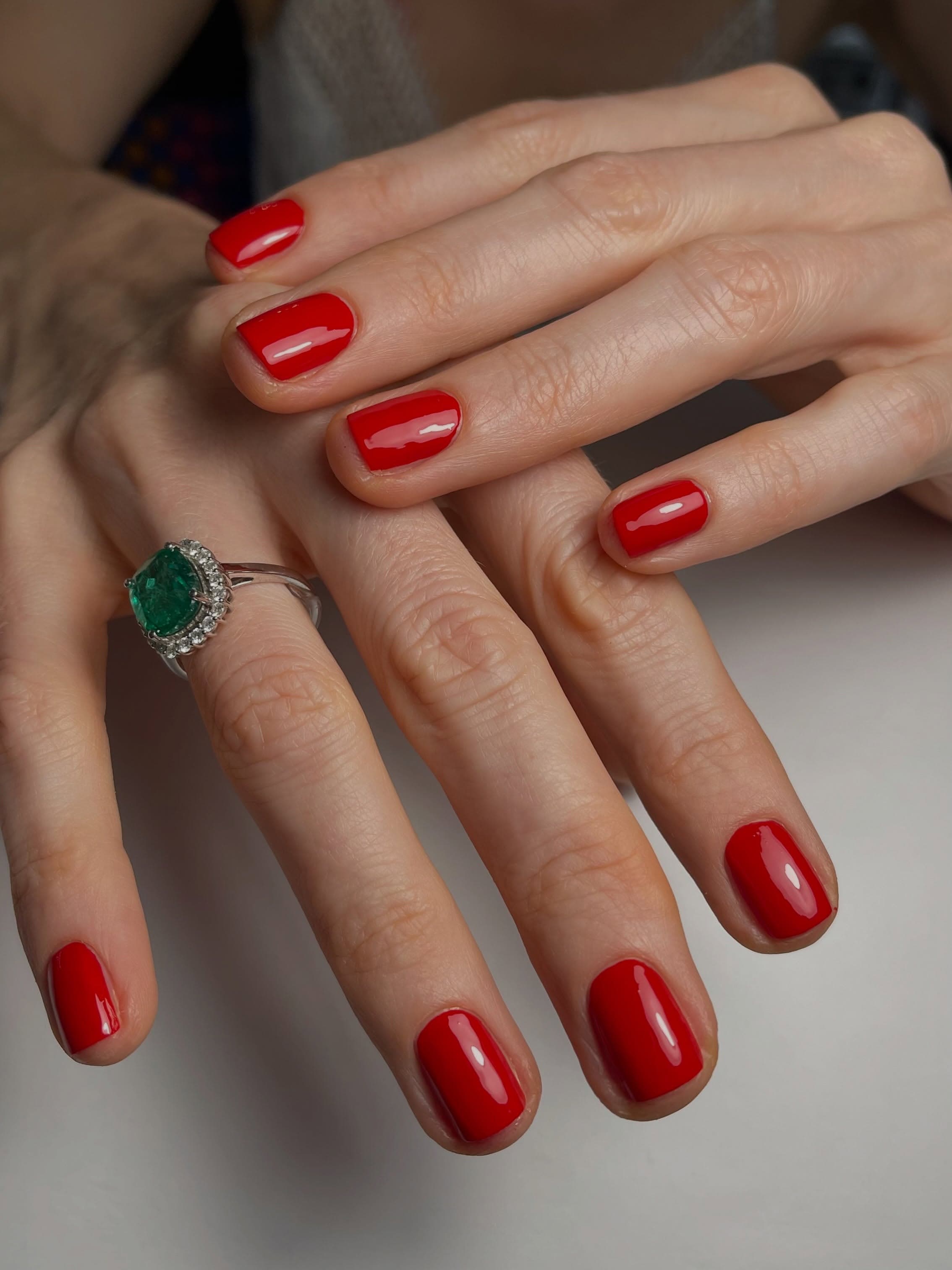 Klassisches Rot mit Glanz-Finish